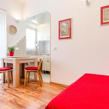 Apartments Yoe Спліт Екстер'єр фото