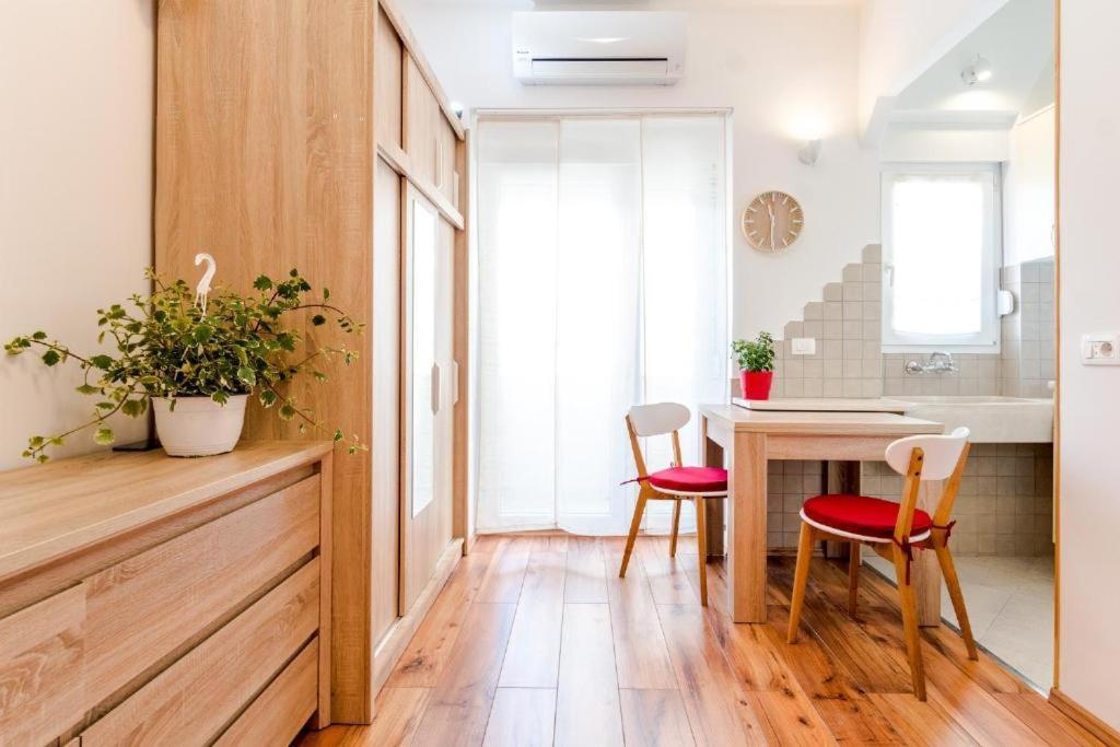 Apartments Yoe Спліт Екстер'єр фото