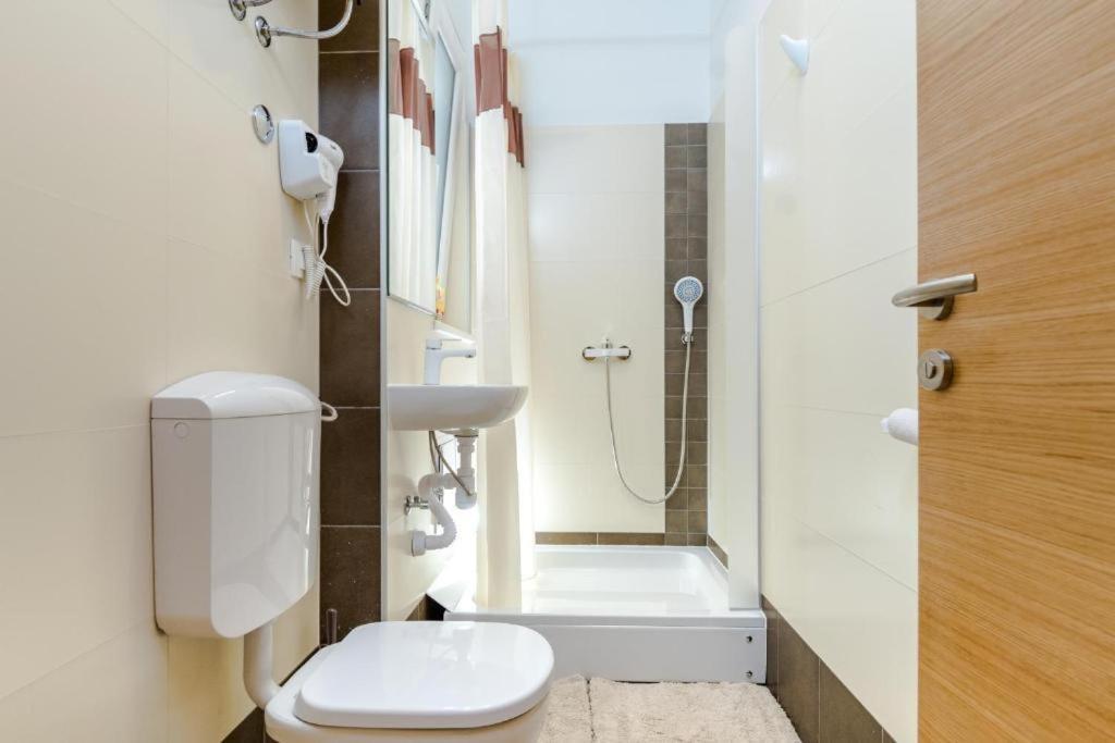 Apartments Yoe Спліт Екстер'єр фото