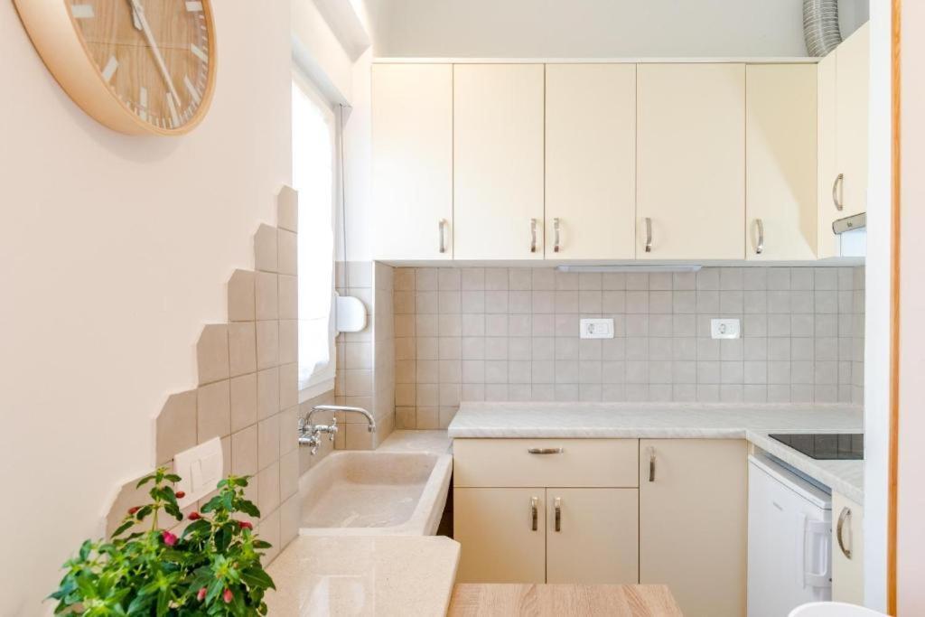 Apartments Yoe Спліт Екстер'єр фото