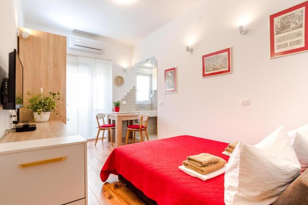 Apartments Yoe Спліт Екстер'єр фото
