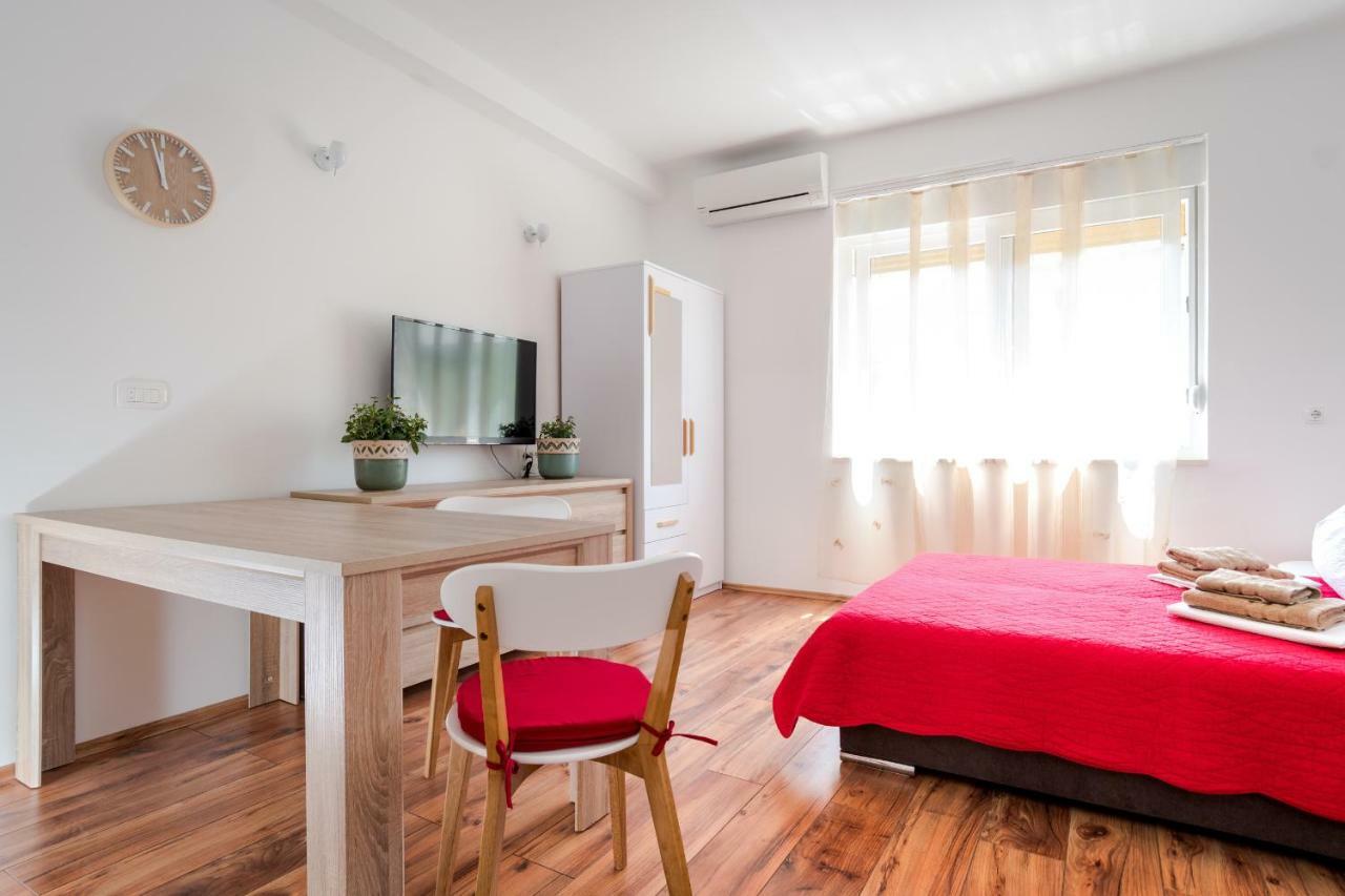 Apartments Yoe Спліт Екстер'єр фото
