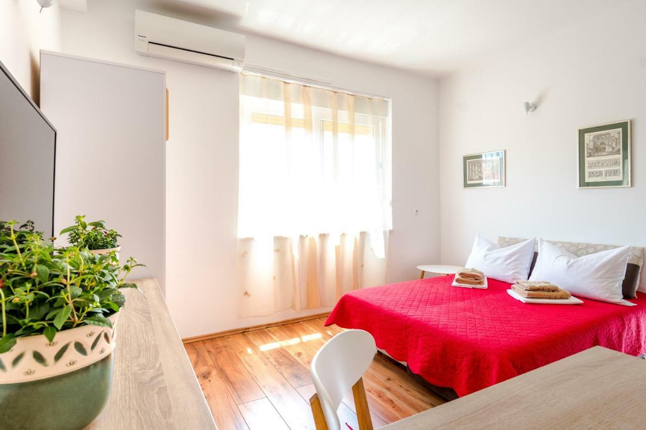 Apartments Yoe Спліт Екстер'єр фото