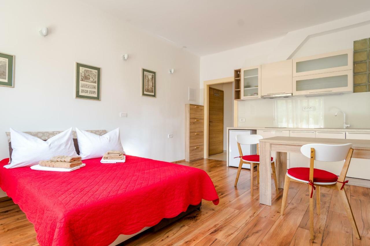 Apartments Yoe Спліт Екстер'єр фото